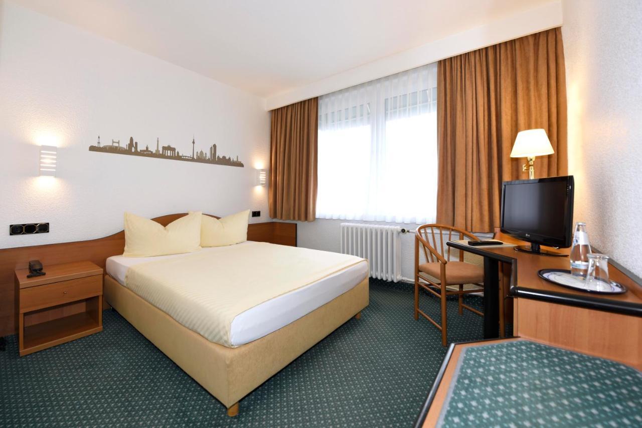 Lat Hotel & Apartmenthaus Berlin Айзенгюттенштадт Екстер'єр фото