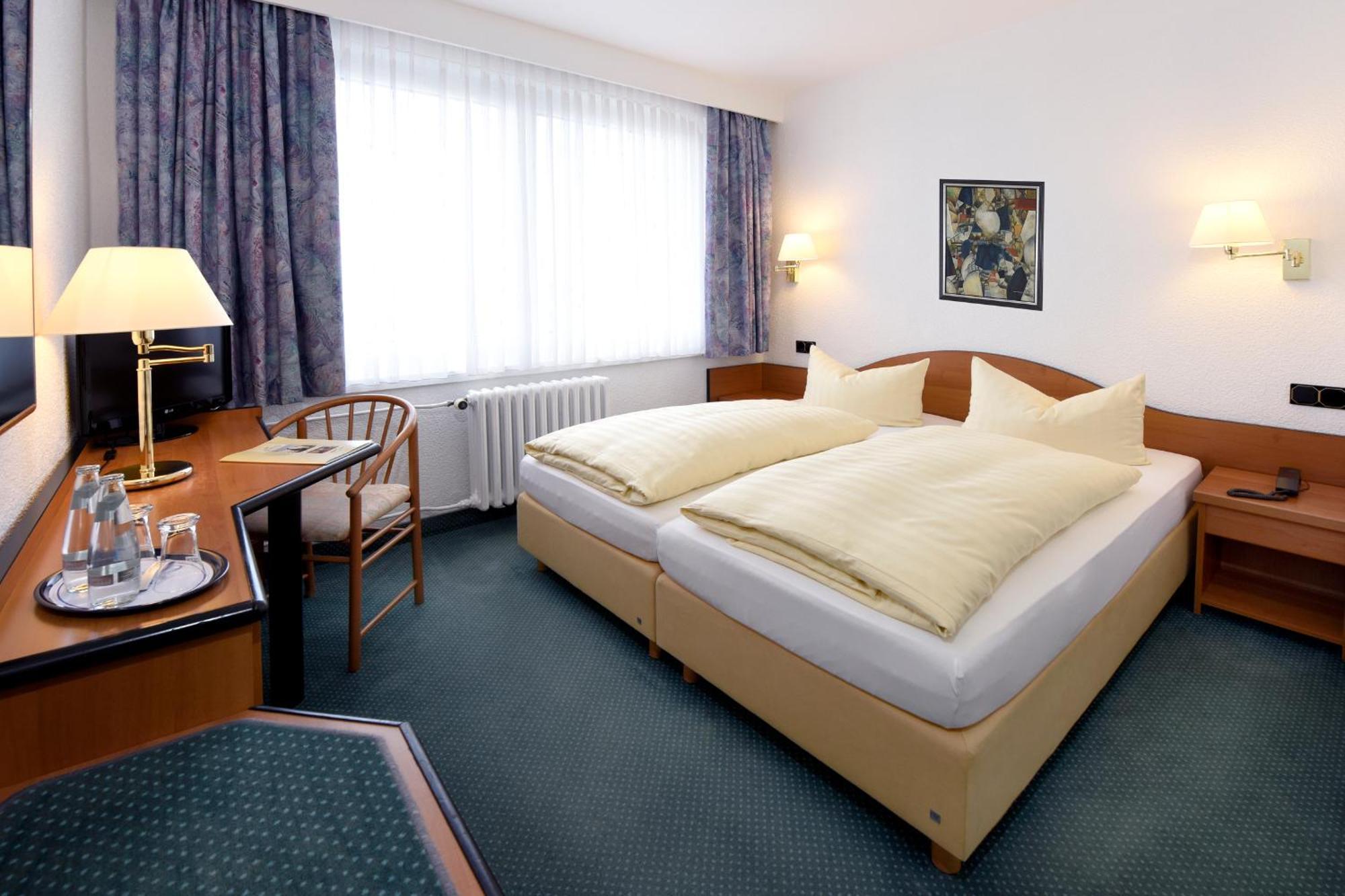 Lat Hotel & Apartmenthaus Berlin Айзенгюттенштадт Екстер'єр фото