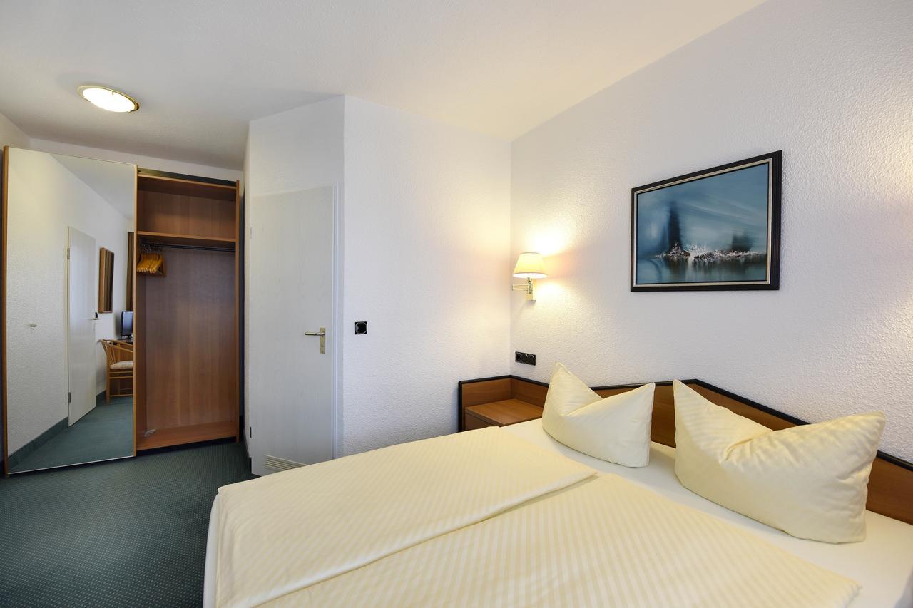 Lat Hotel & Apartmenthaus Berlin Айзенгюттенштадт Екстер'єр фото